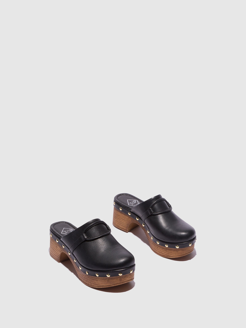 Top3 Black Round Toe Clogs